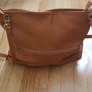 Great shoulder bag for all seasons.